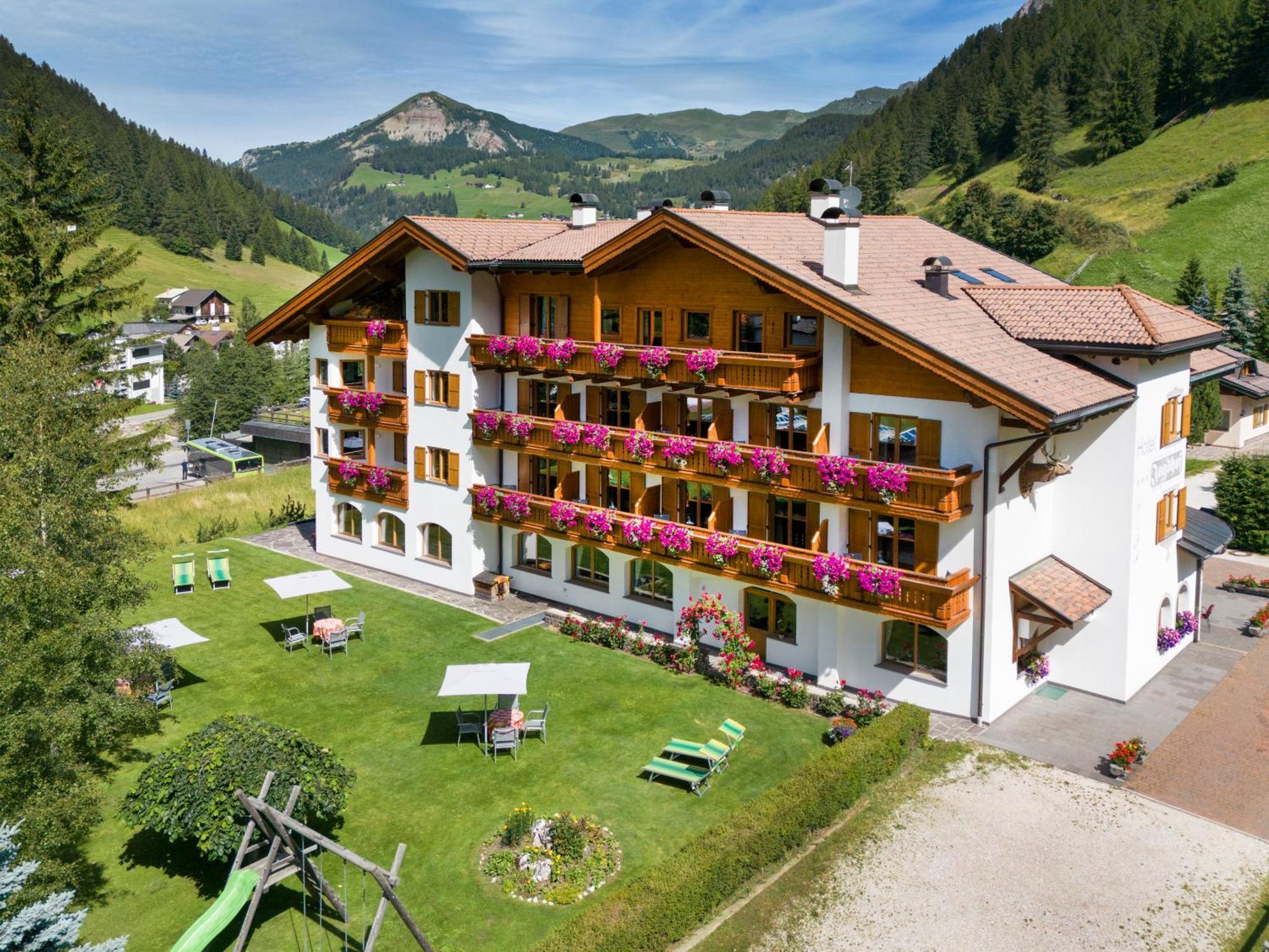 Hotel Jagdhof Wolkenstein in Gröden Exterior foto