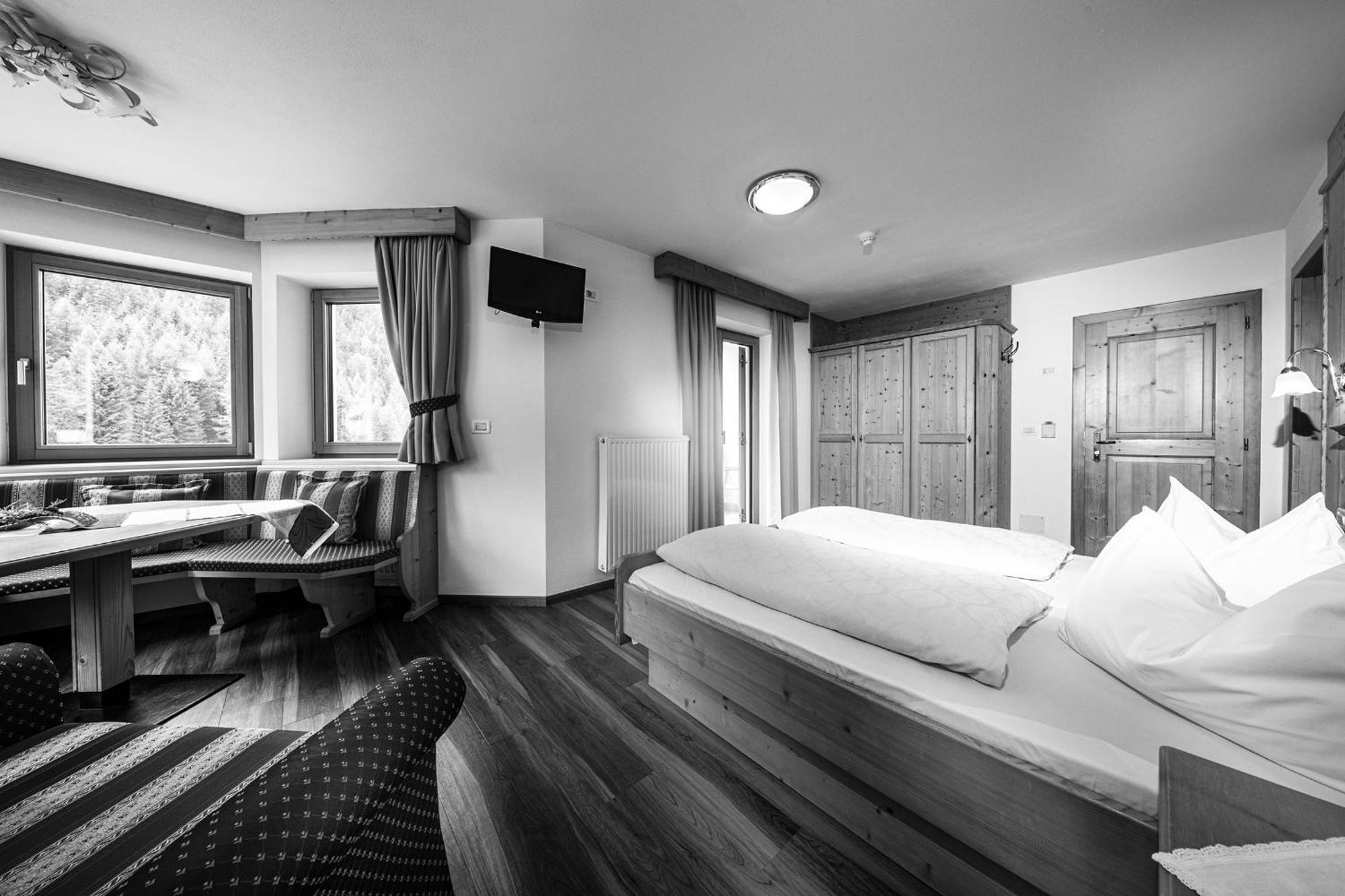 Hotel Jagdhof Wolkenstein in Gröden Zimmer foto